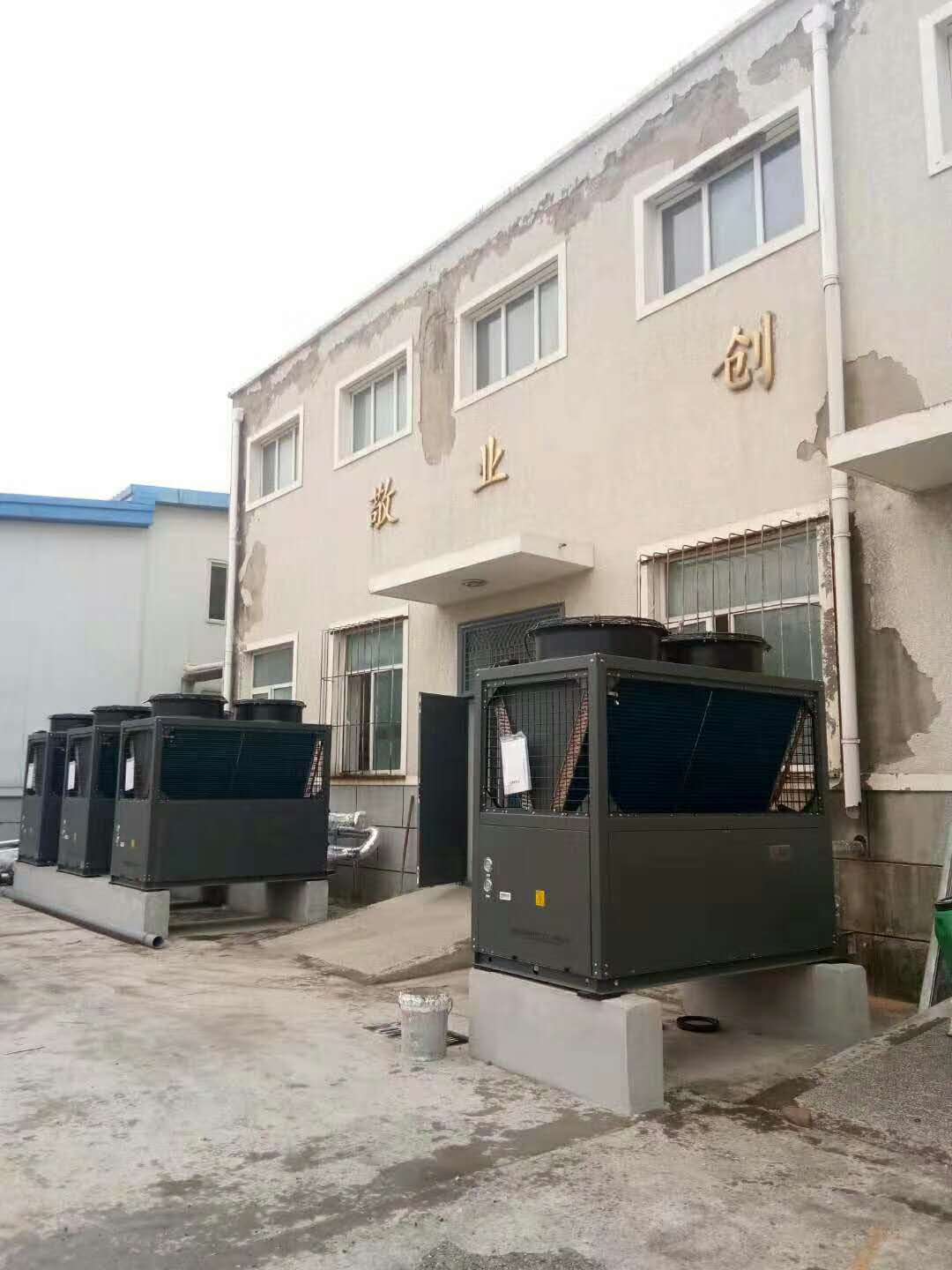 塑料研究車間4臺(tái)25P空氣源熱泵特寫照 塑料研究車間4臺(tái)25P空氣源熱泵特寫照